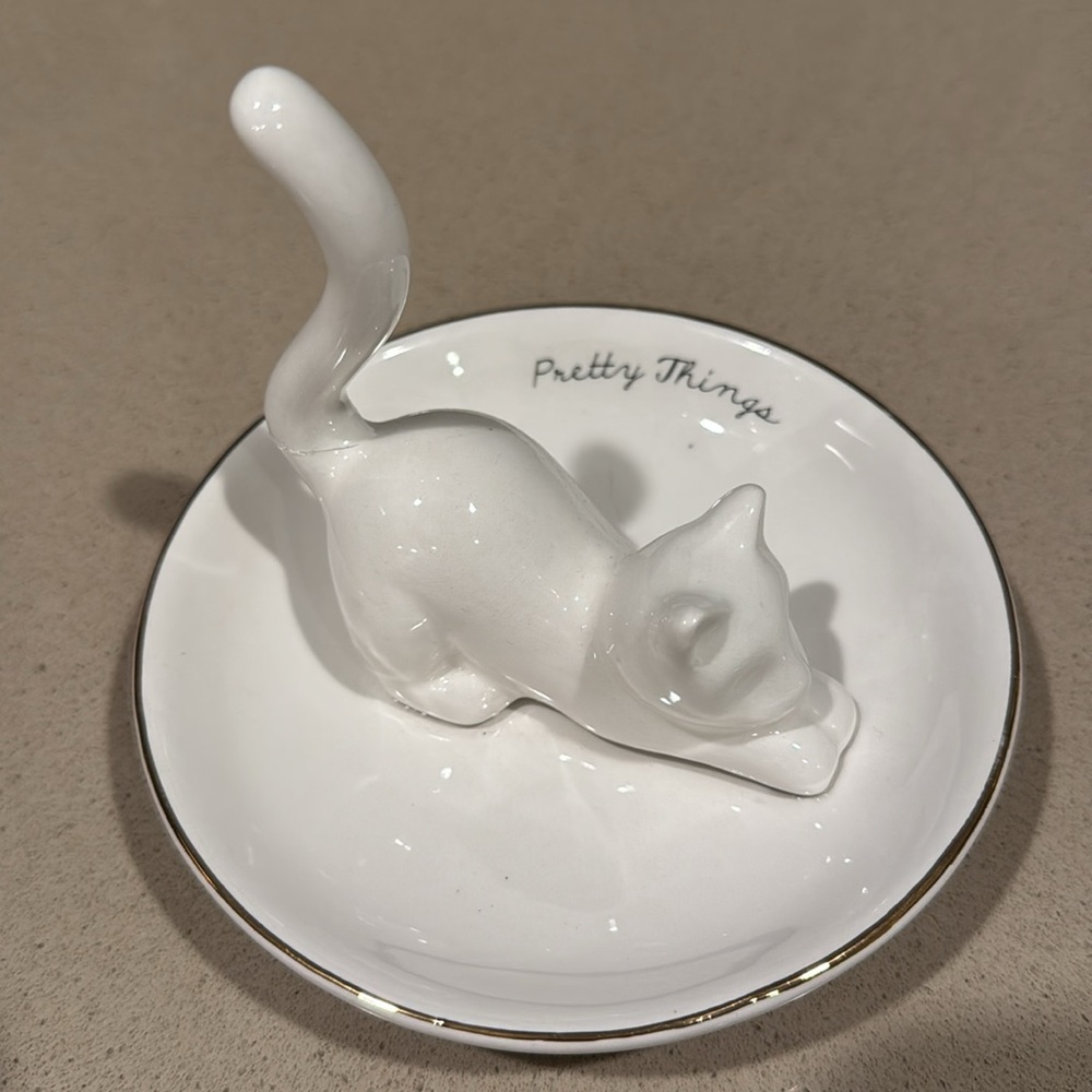 Cat ring holder